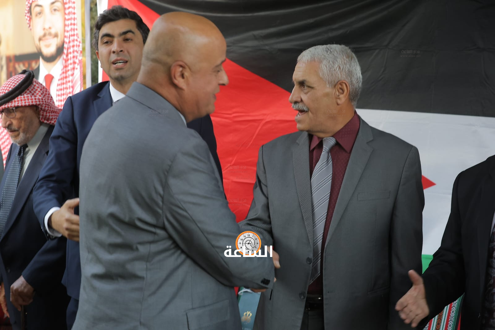 Madar Al-Saa Images 0.3686352358418512