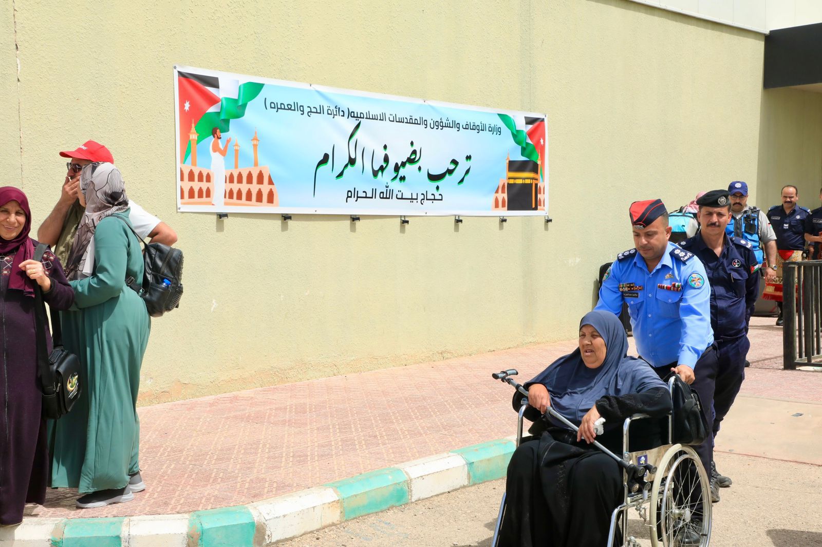 Madar Al-Saa Images 0.2786077265976189