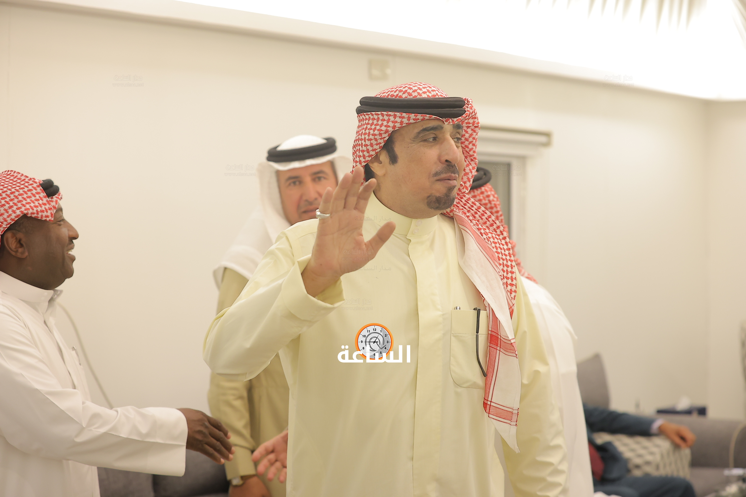 Madar Al-Saa Images 0.16033139885996717