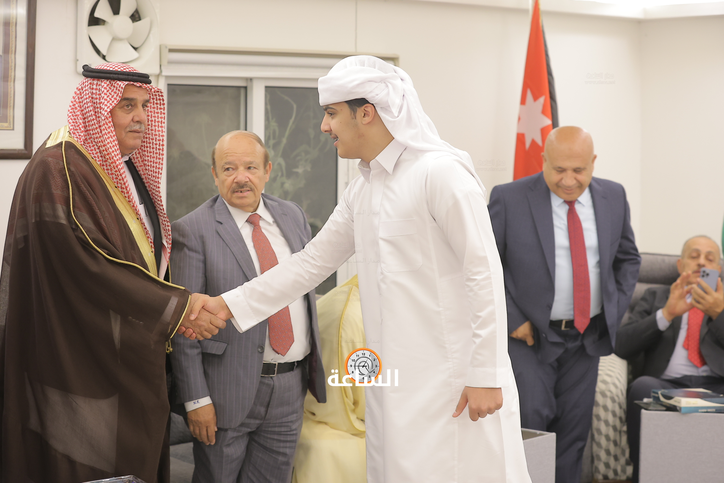 Madar Al-Saa Images 0.1670509427939212