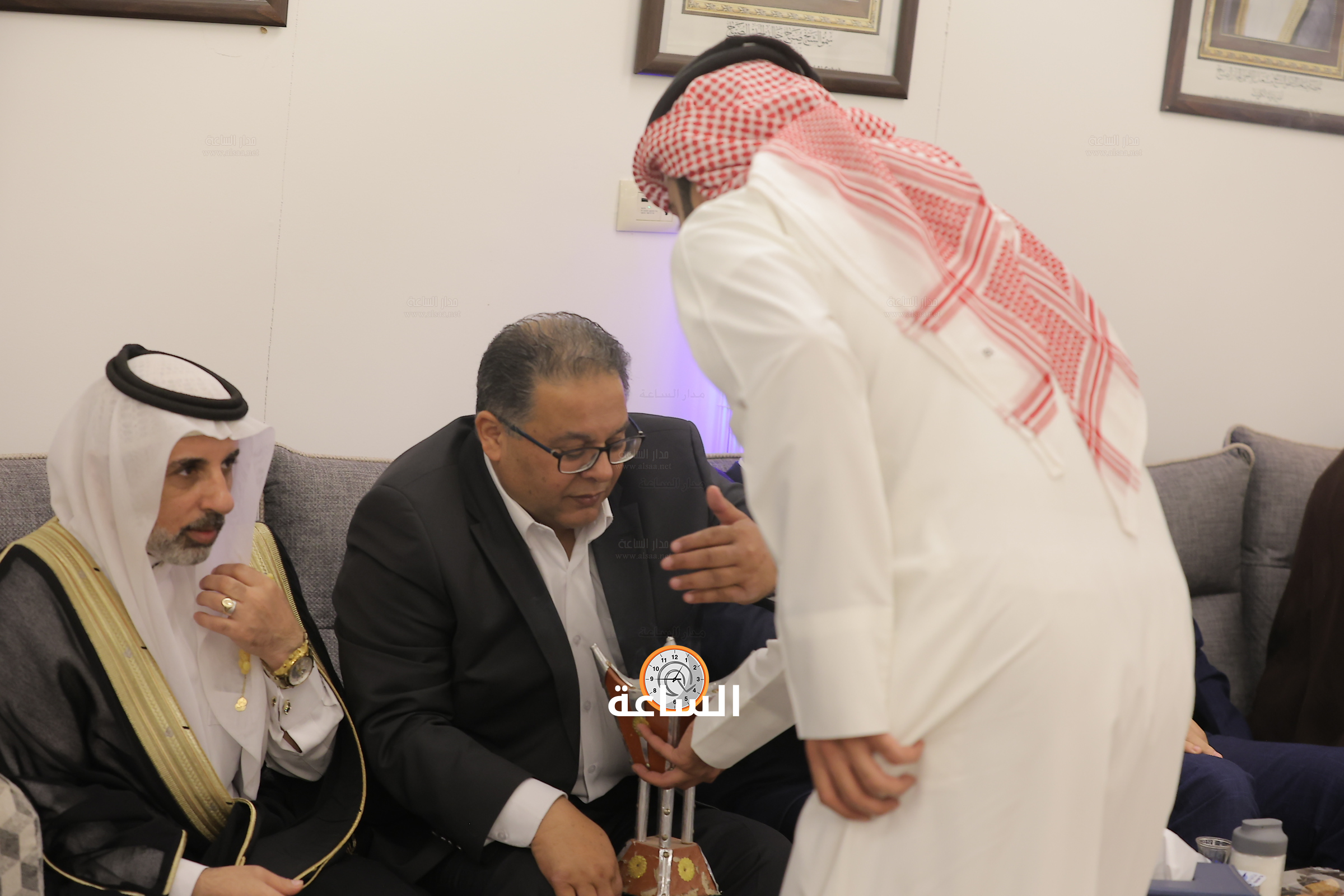 Madar Al-Saa Images 0.8423298489777853