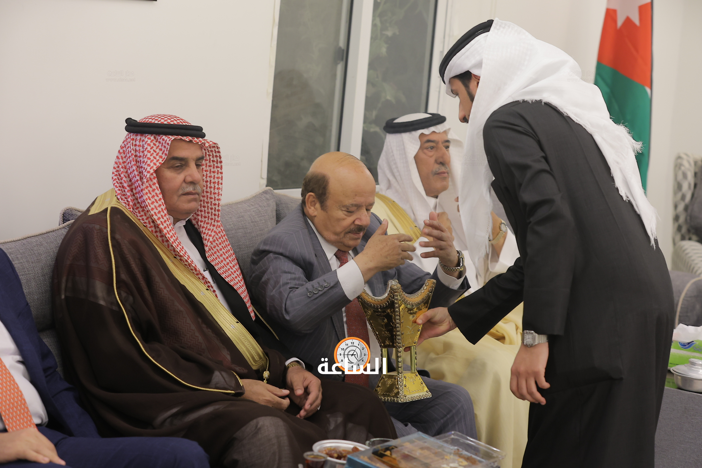 Madar Al-Saa Images 0.23509642368539174