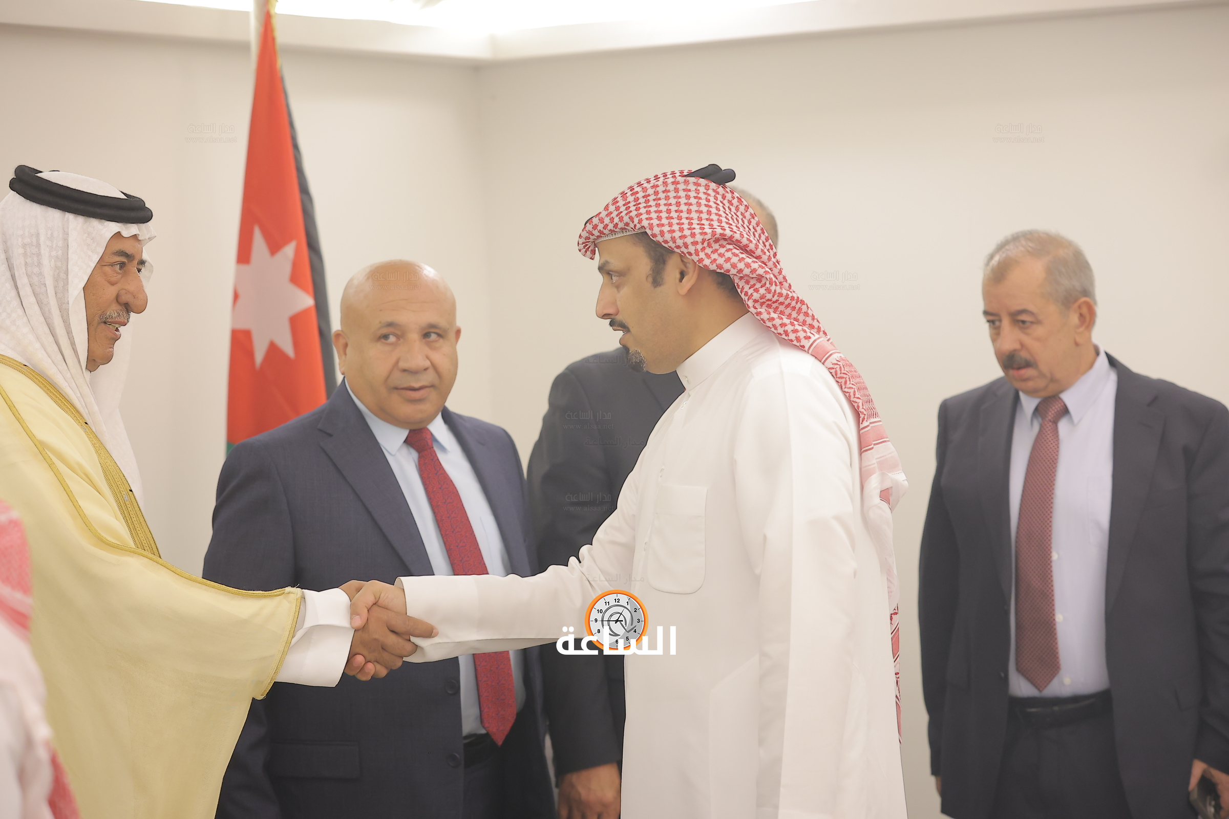 Madar Al-Saa Images 0.7651765660738515
