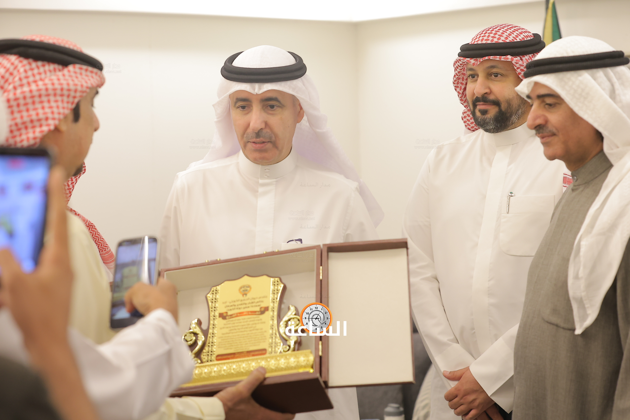 Madar Al-Saa Images 0.43981083046764047