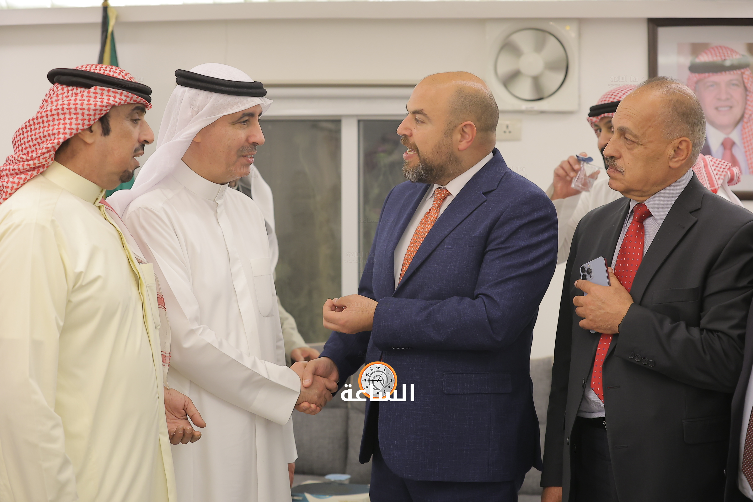 Madar Al-Saa Images 0.3731414361764531