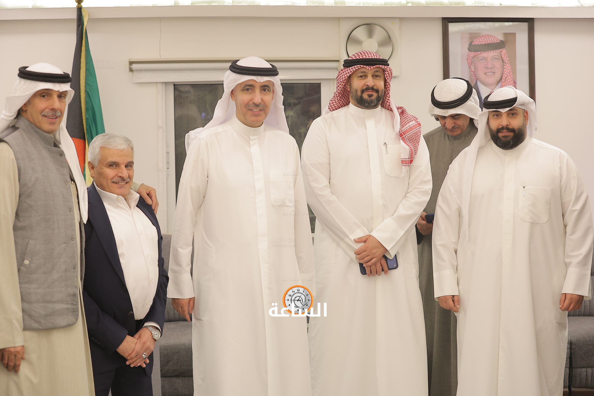Madar Al-Saa Images 0.4990010182943252