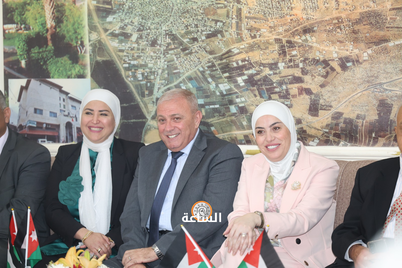 Madar Al-Saa Images 0.9839169358903602