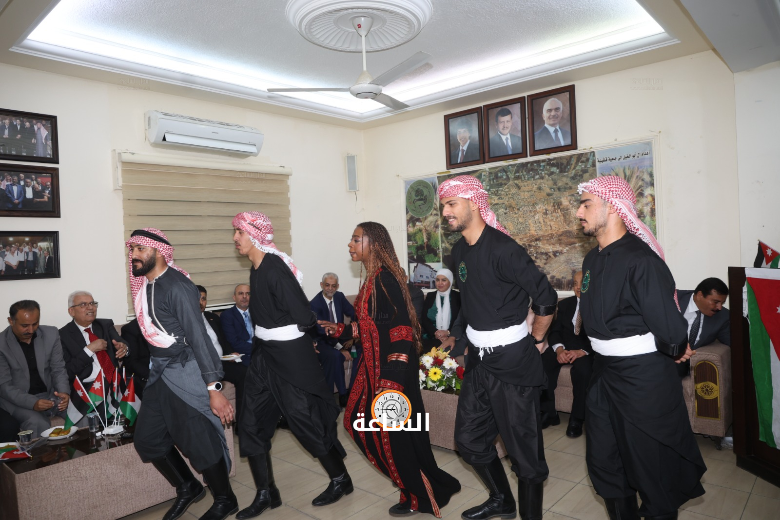 Madar Al-Saa Images 0.464485736480568
