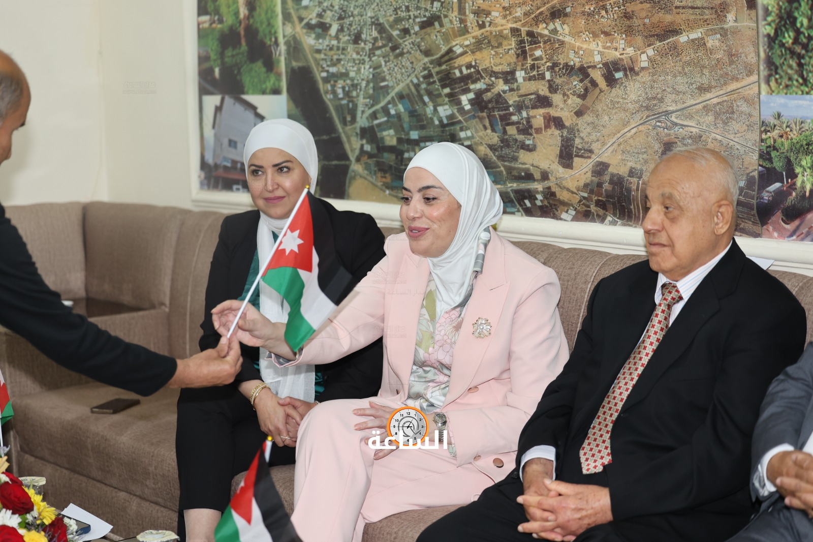 Madar Al-Saa Images 0.6525562419634461