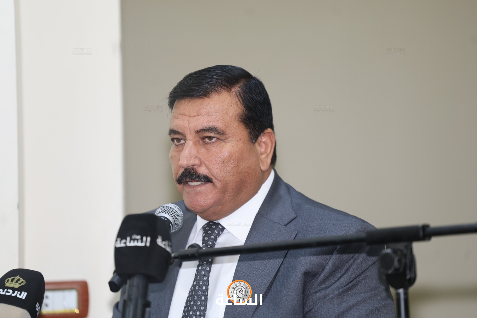 Madar Al-Saa Images 0.9945593575545403