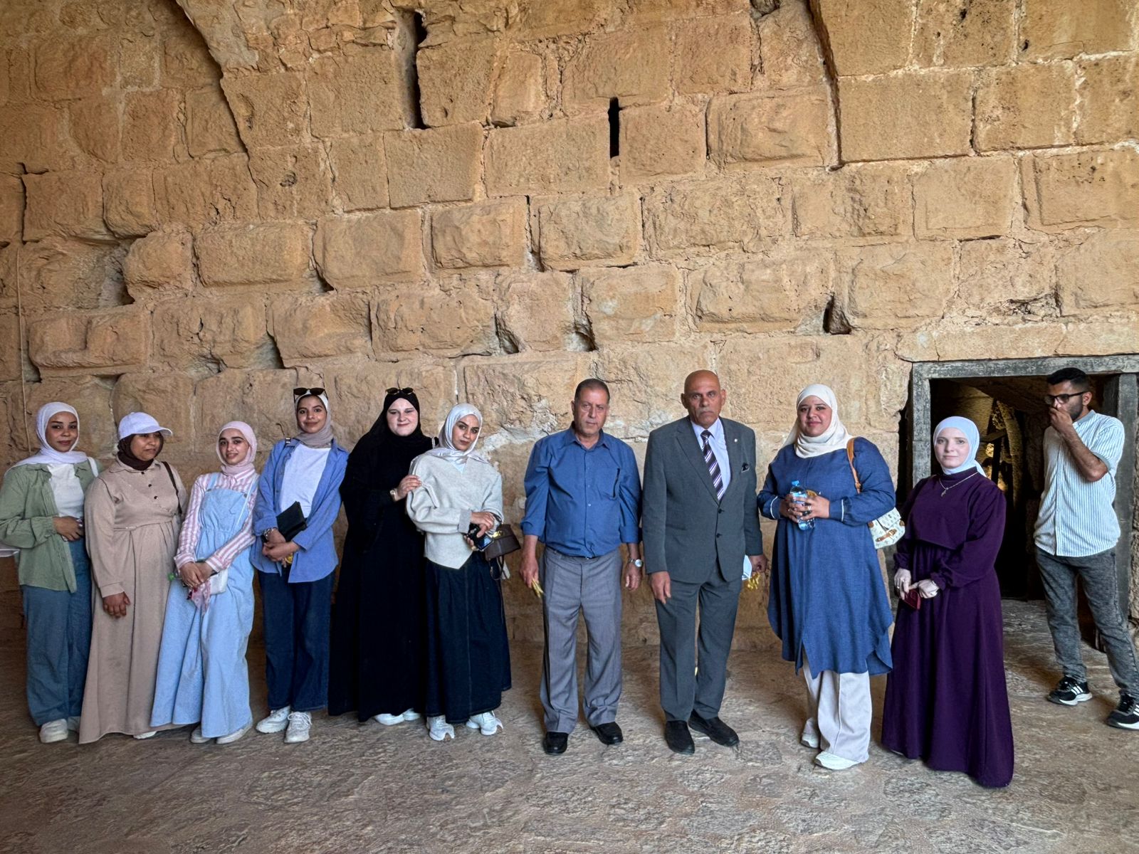 Madar Al-Saa Images 0.9527630352887808