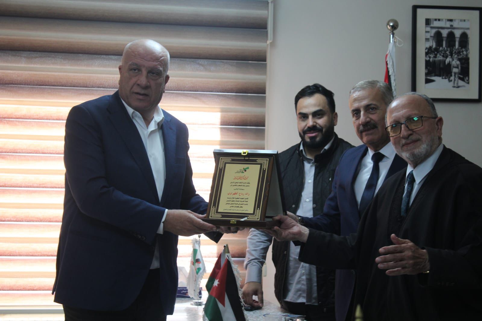 Madar Al-Saa Images 0.13580860363613112