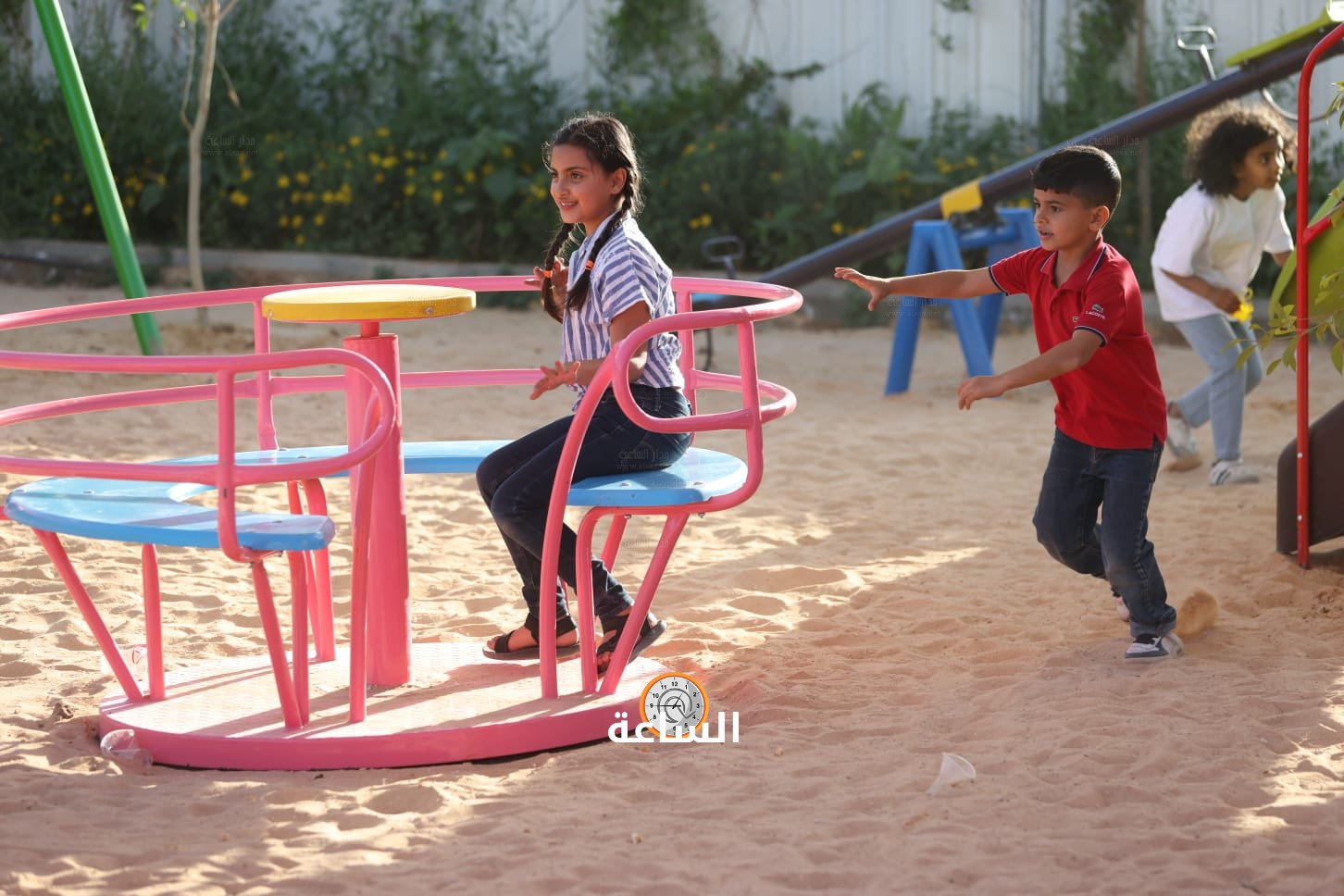 Madar Al-Saa Images 0.8606017562762532