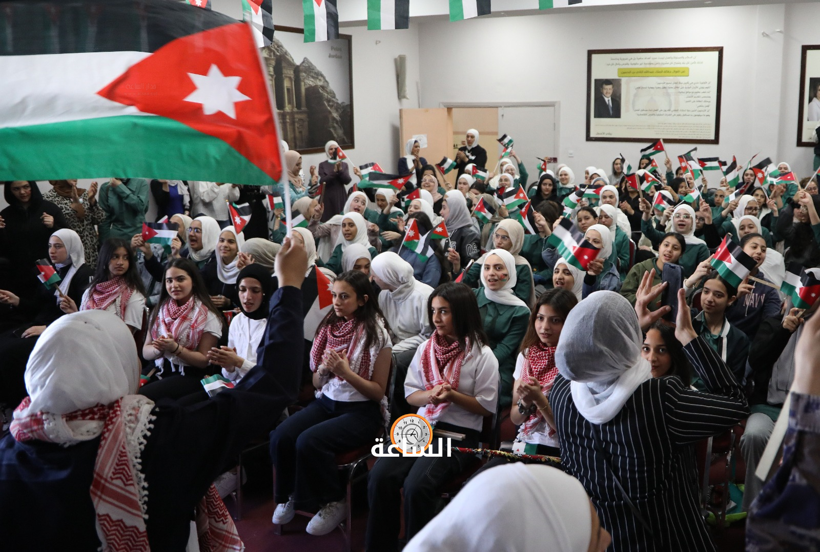 Madar Al-Saa Images 0.8157237664614014