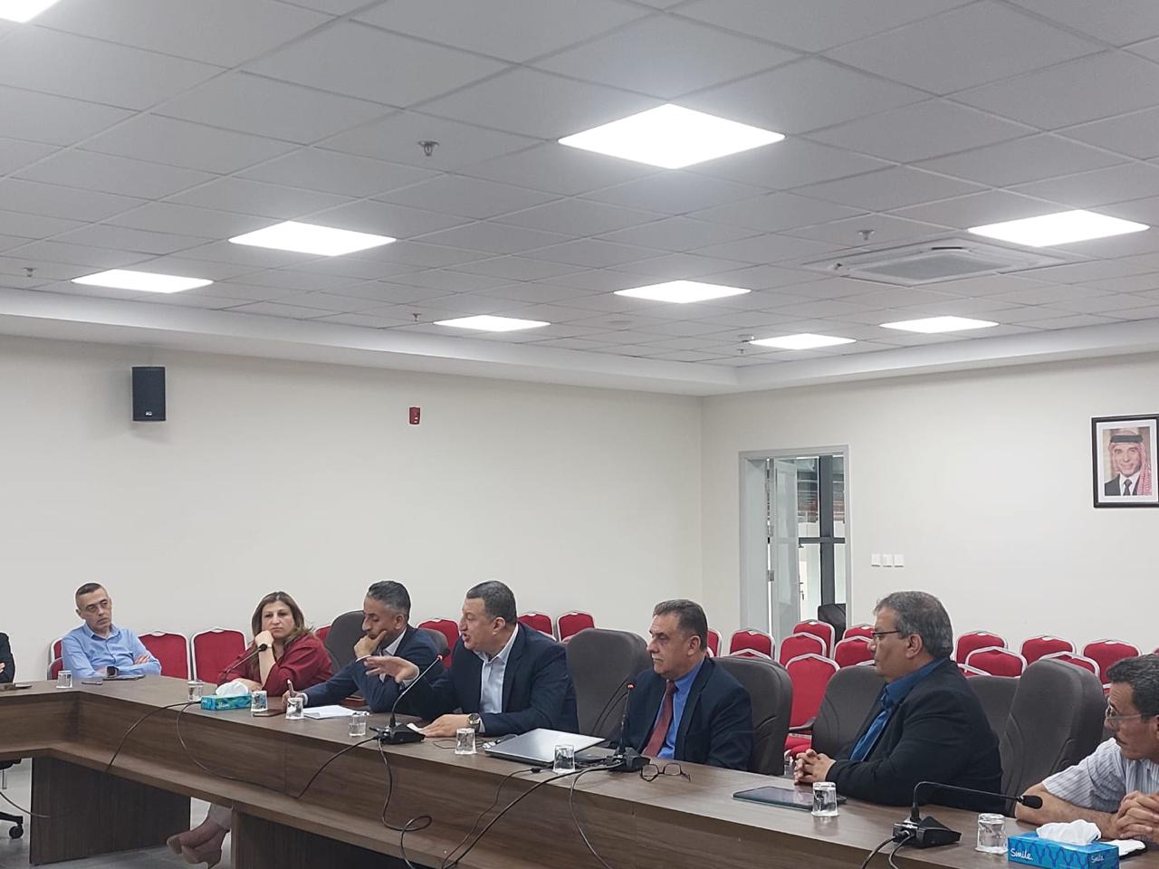 Madar Al-Saa Images 0.37180454012803854