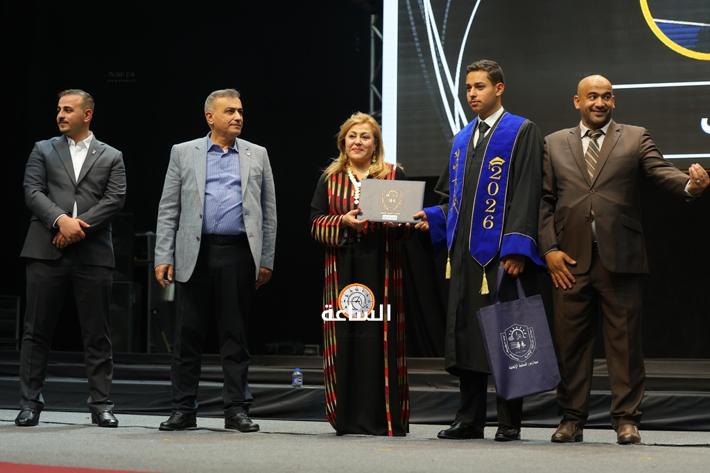 Madar Al-Saa Images 0.48833615519053764