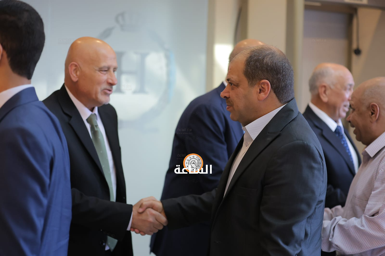 Madar Al-Saa Images 0.4137047627043978