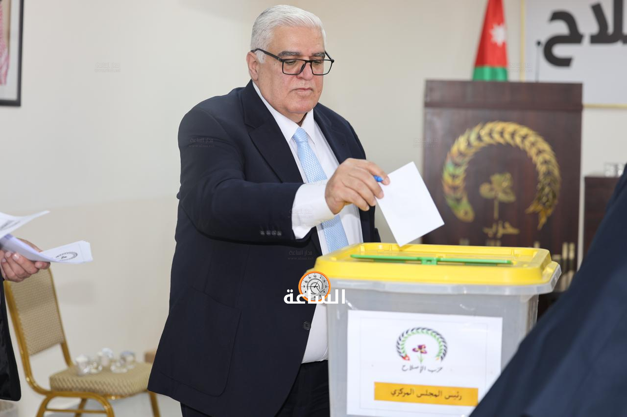 Madar Al-Saa Images 0.7649668359871996