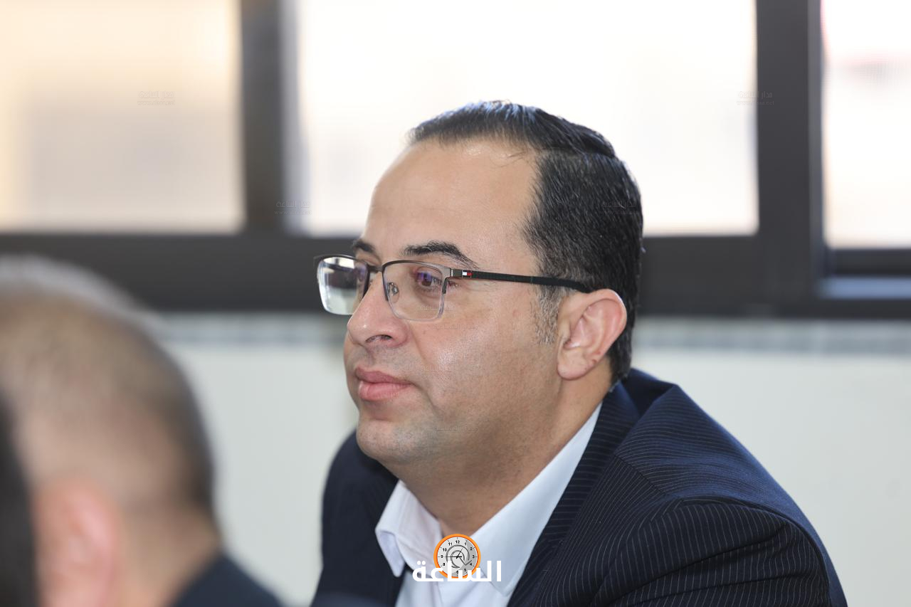 Madar Al-Saa Images 0.42475042948873154