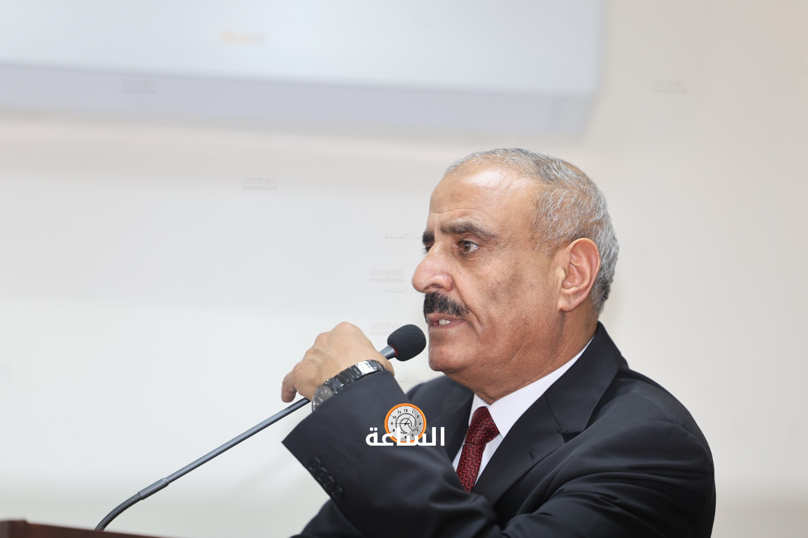 Madar Al-Saa Images 0.15906288095696675