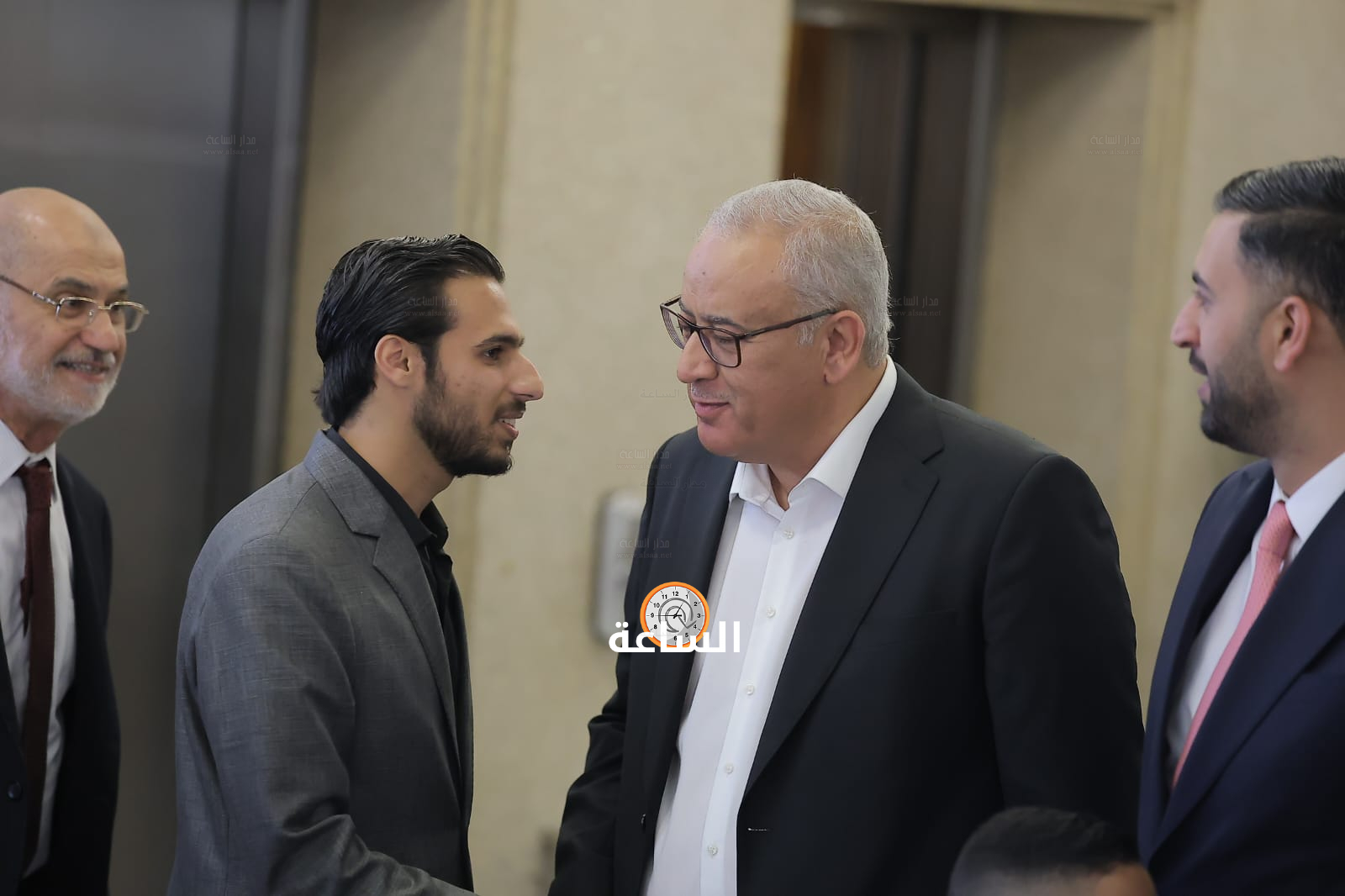 Madar Al-Saa Images 0.5000671850689888