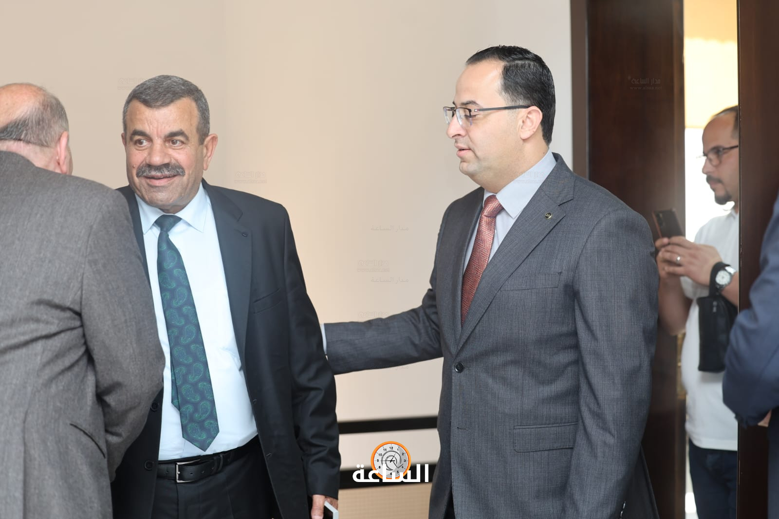 Madar Al-Saa Images 0.9832907145617622