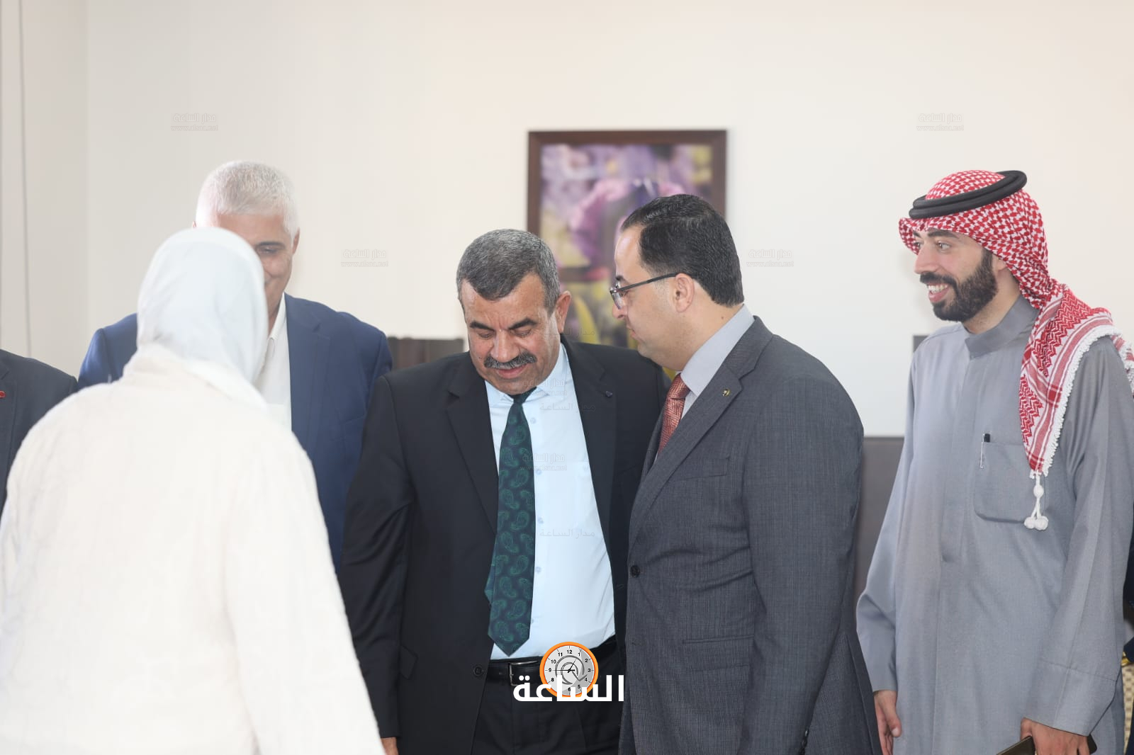 Madar Al-Saa Images 0.49936988195983345