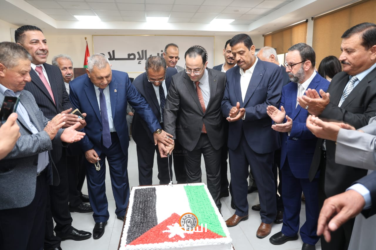 Madar Al-Saa Images 0.10420613592522376
