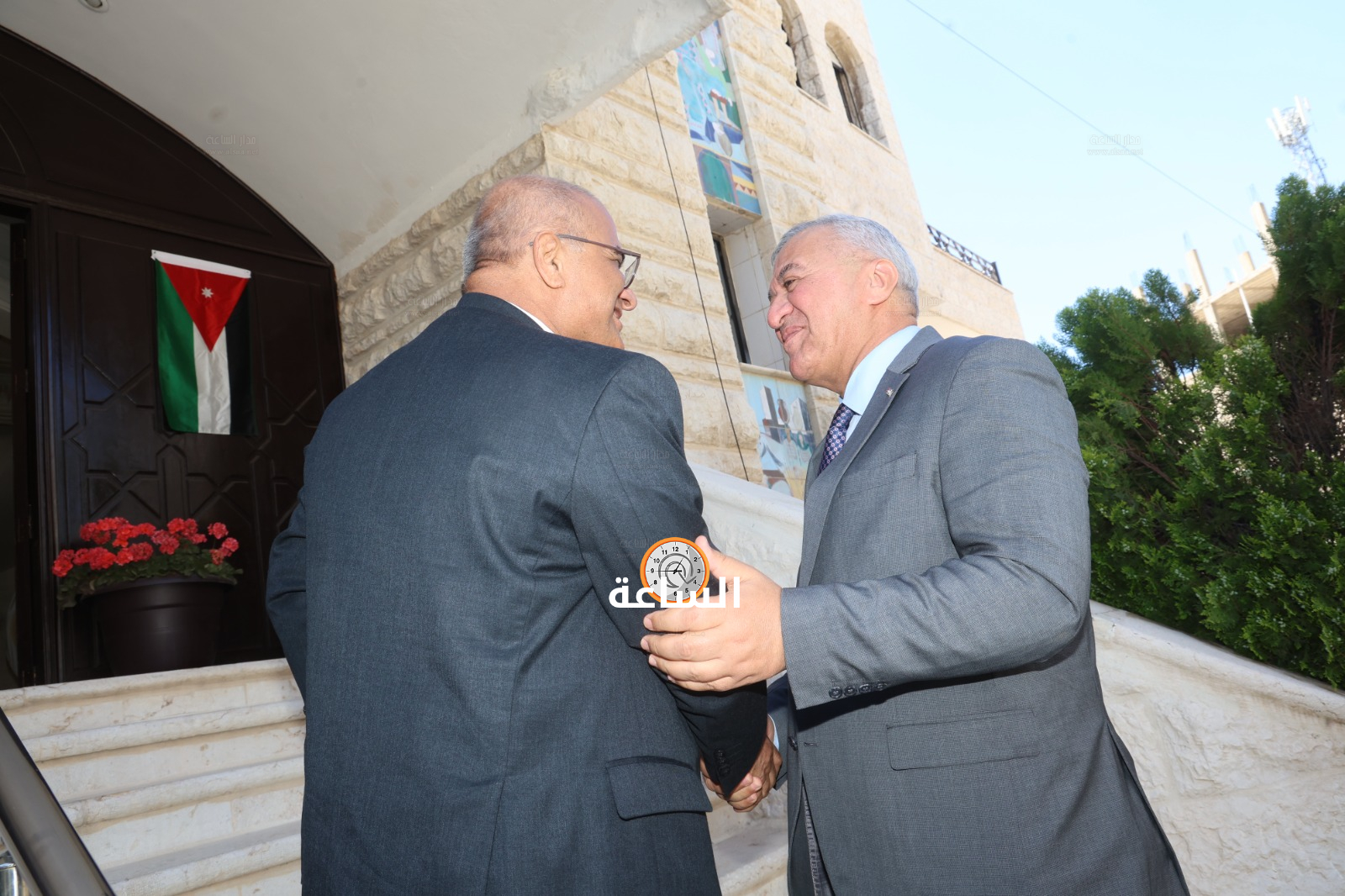 Madar Al-Saa Images 0.10596402766459456