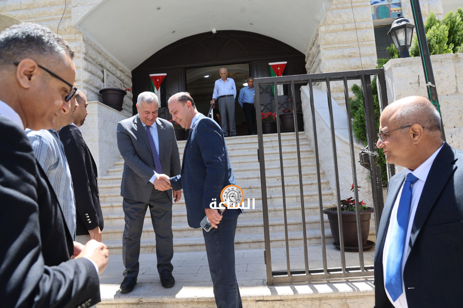 Madar Al-Saa Images 0.8355260139664848