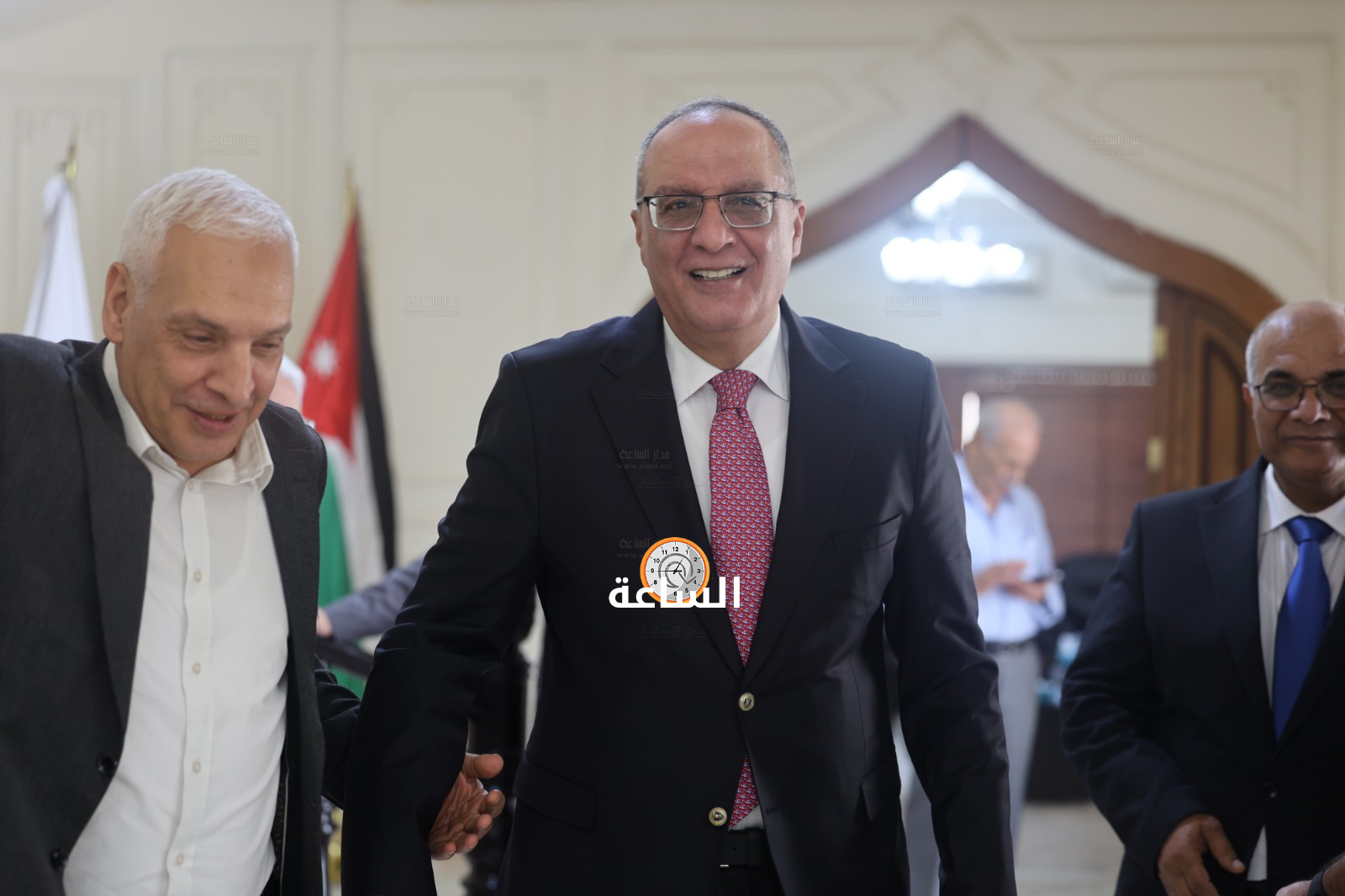 Madar Al-Saa Images 0.6294959865393104