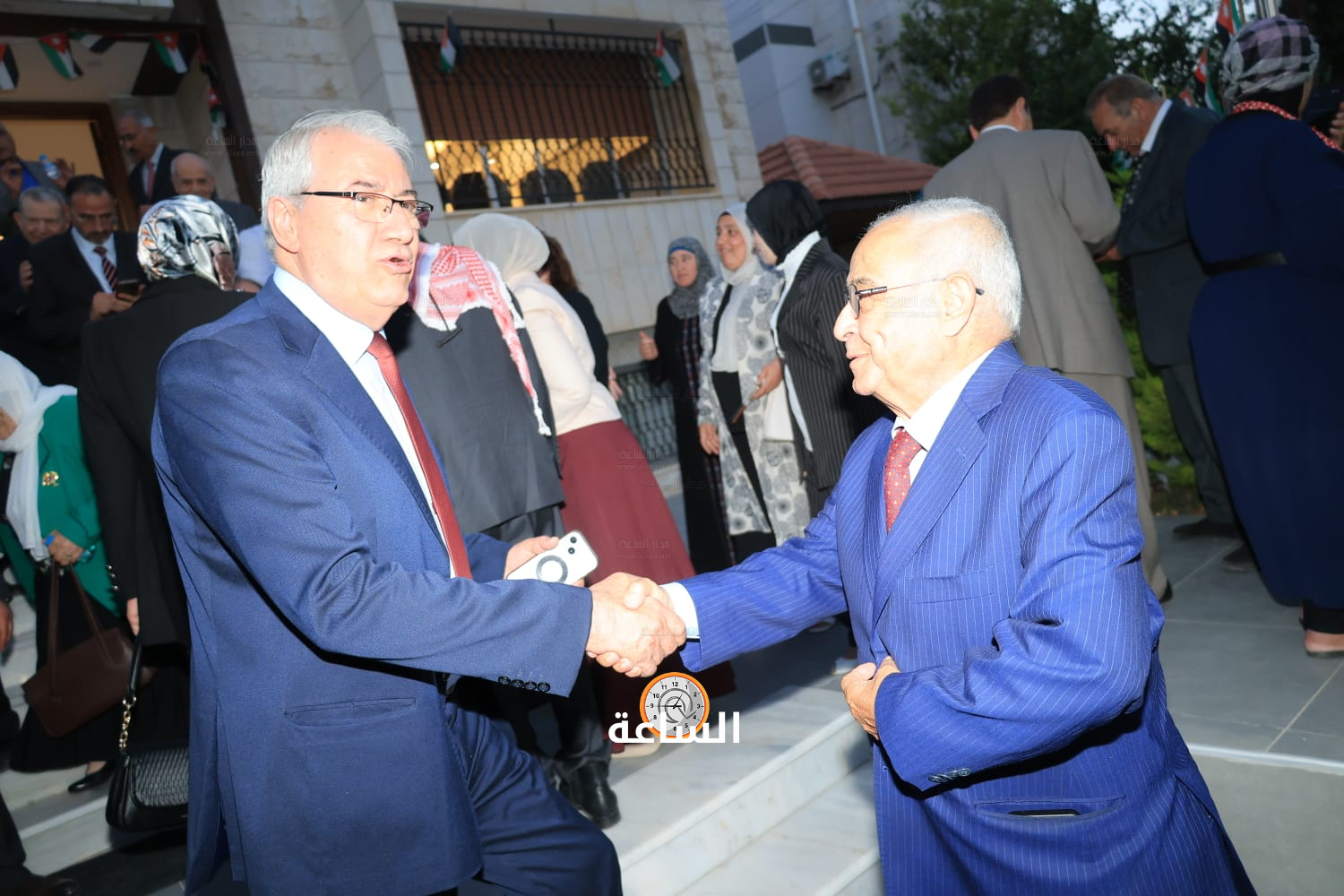 Madar Al-Saa Images 0.4690245092950198