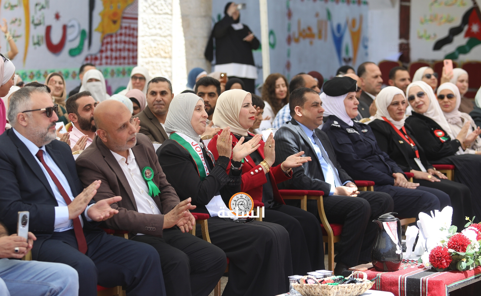 Madar Al-Saa Images 0.4142456412893182