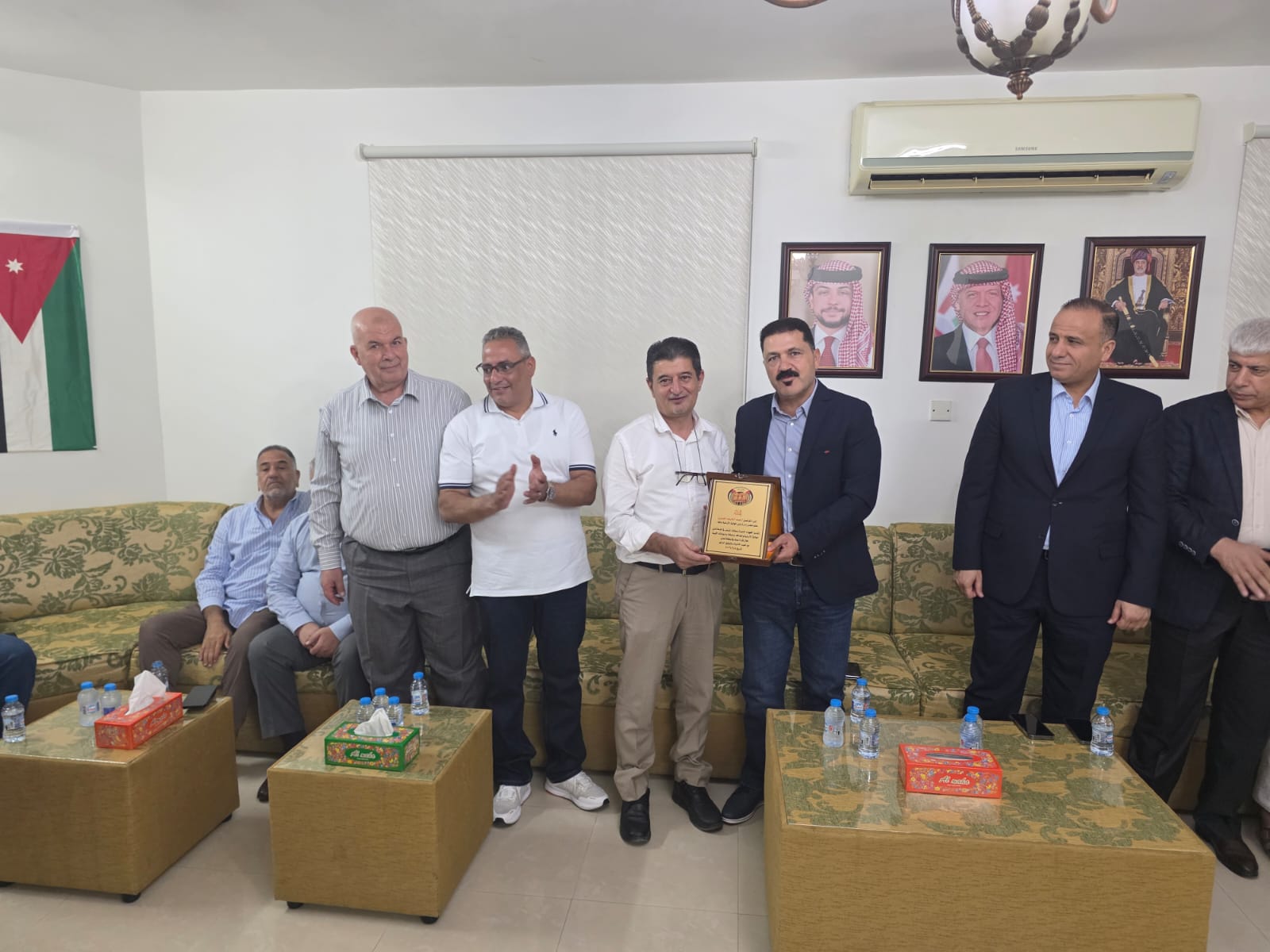 Madar Al-Saa Images 0.41994385247941135