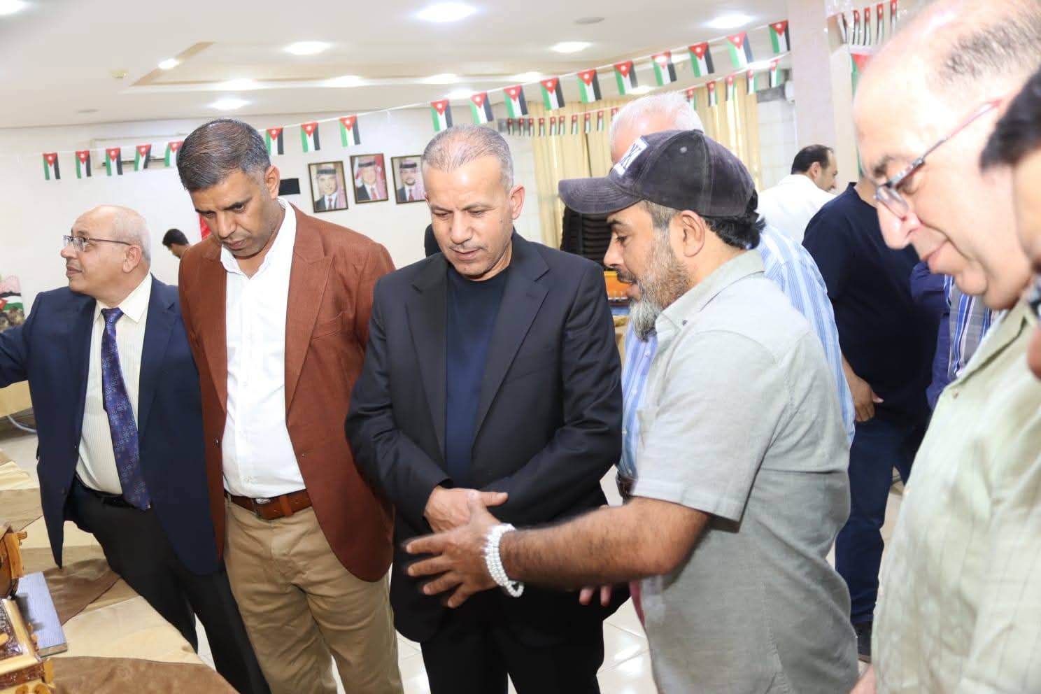 Madar Al-Saa Images 0.503864261529741