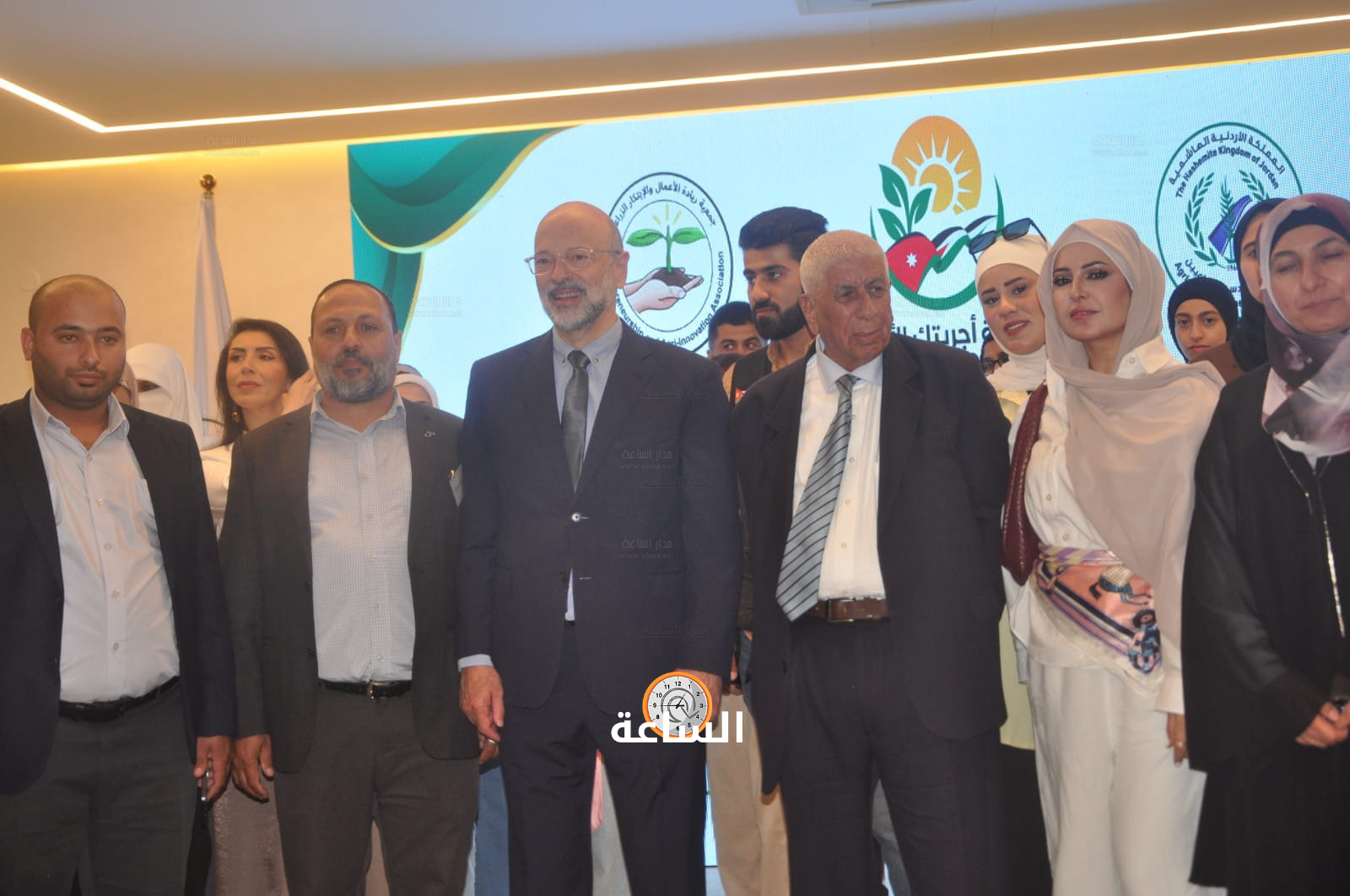 Madar Al-Saa Images 0.28125271239975325