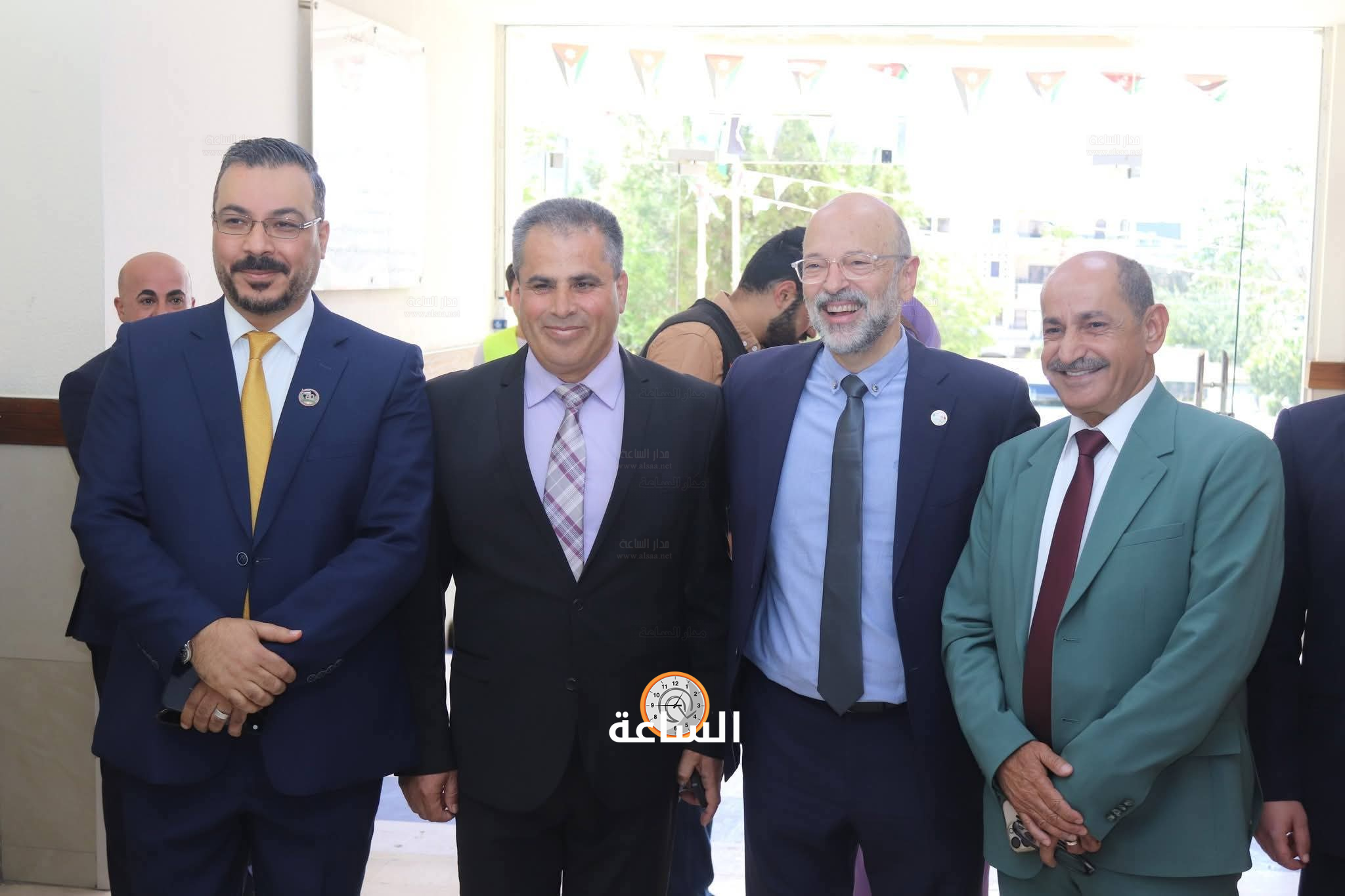 Madar Al-Saa Images 0.9357603389659207