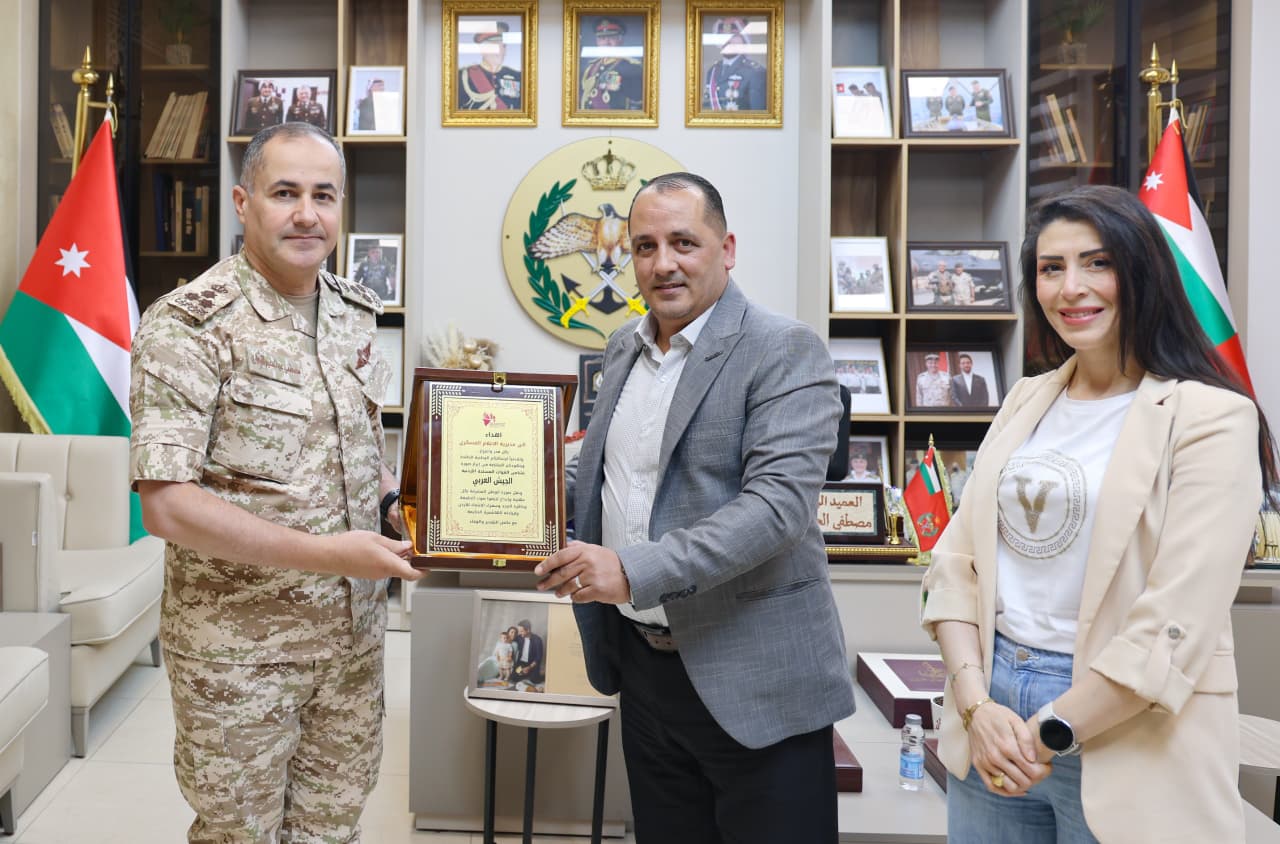 Madar Al-Saa Images 0.03706348655823133
