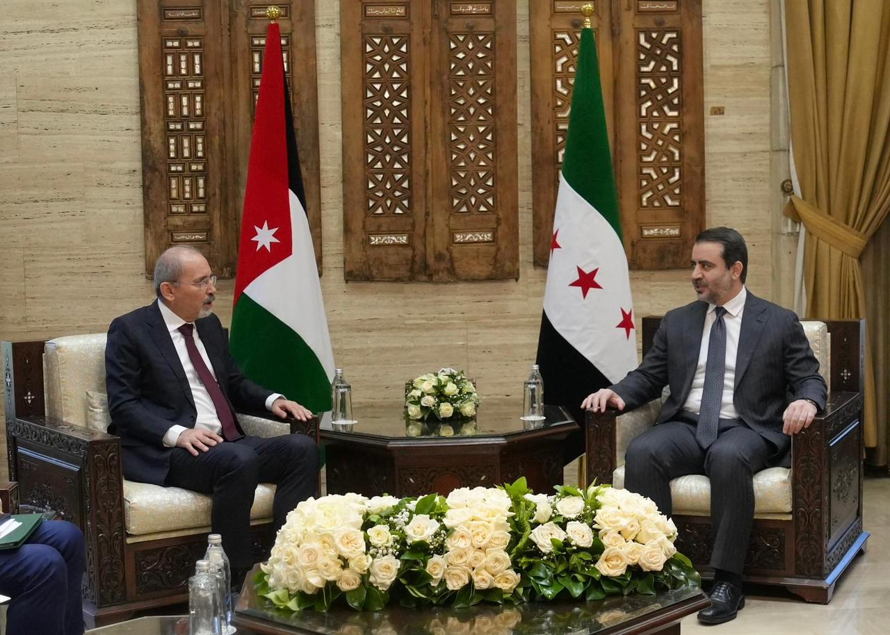 Madar Al-Saa Images 0.3760591571939742