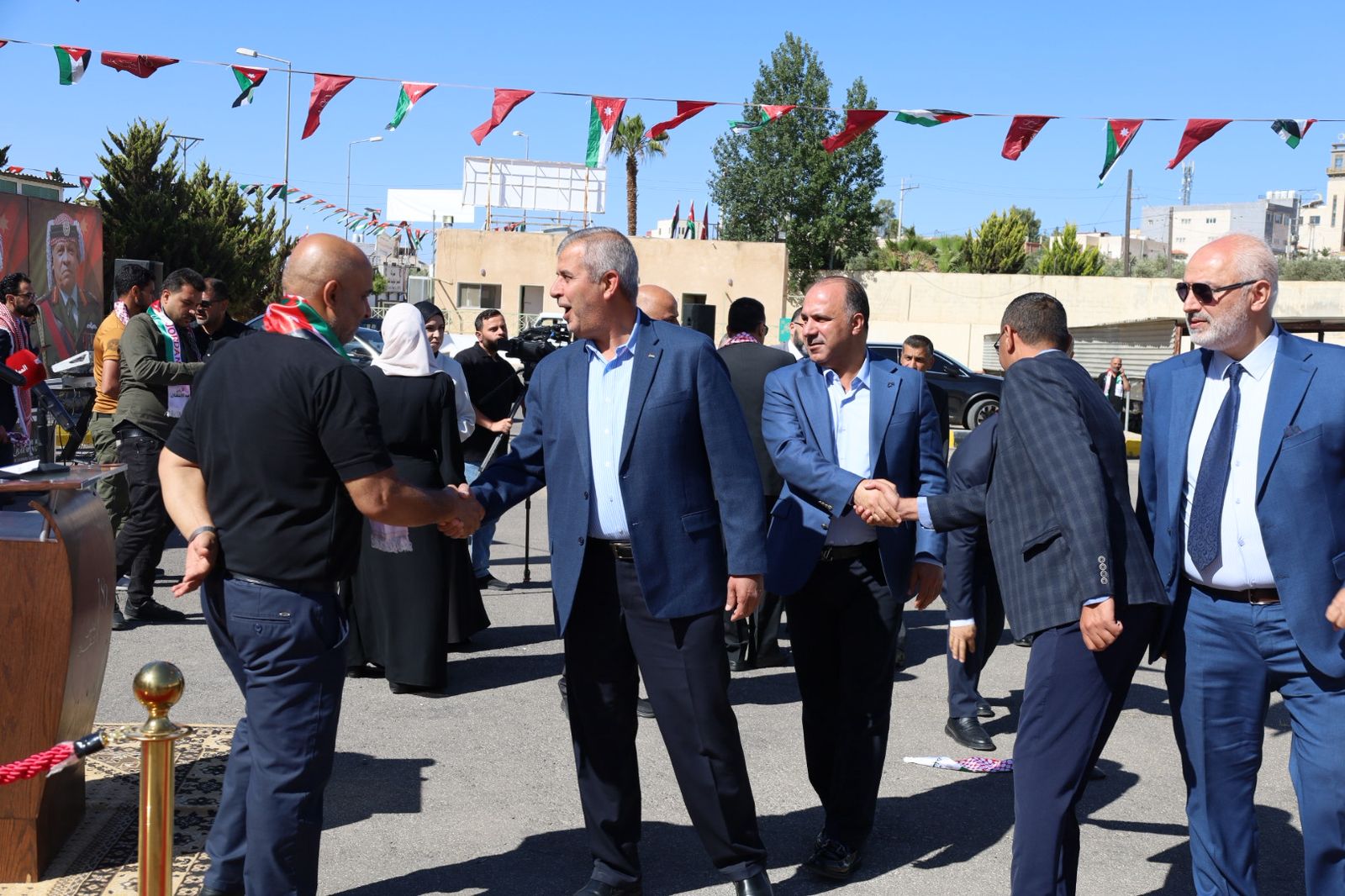 Madar Al-Saa Images 0.8694111302951637