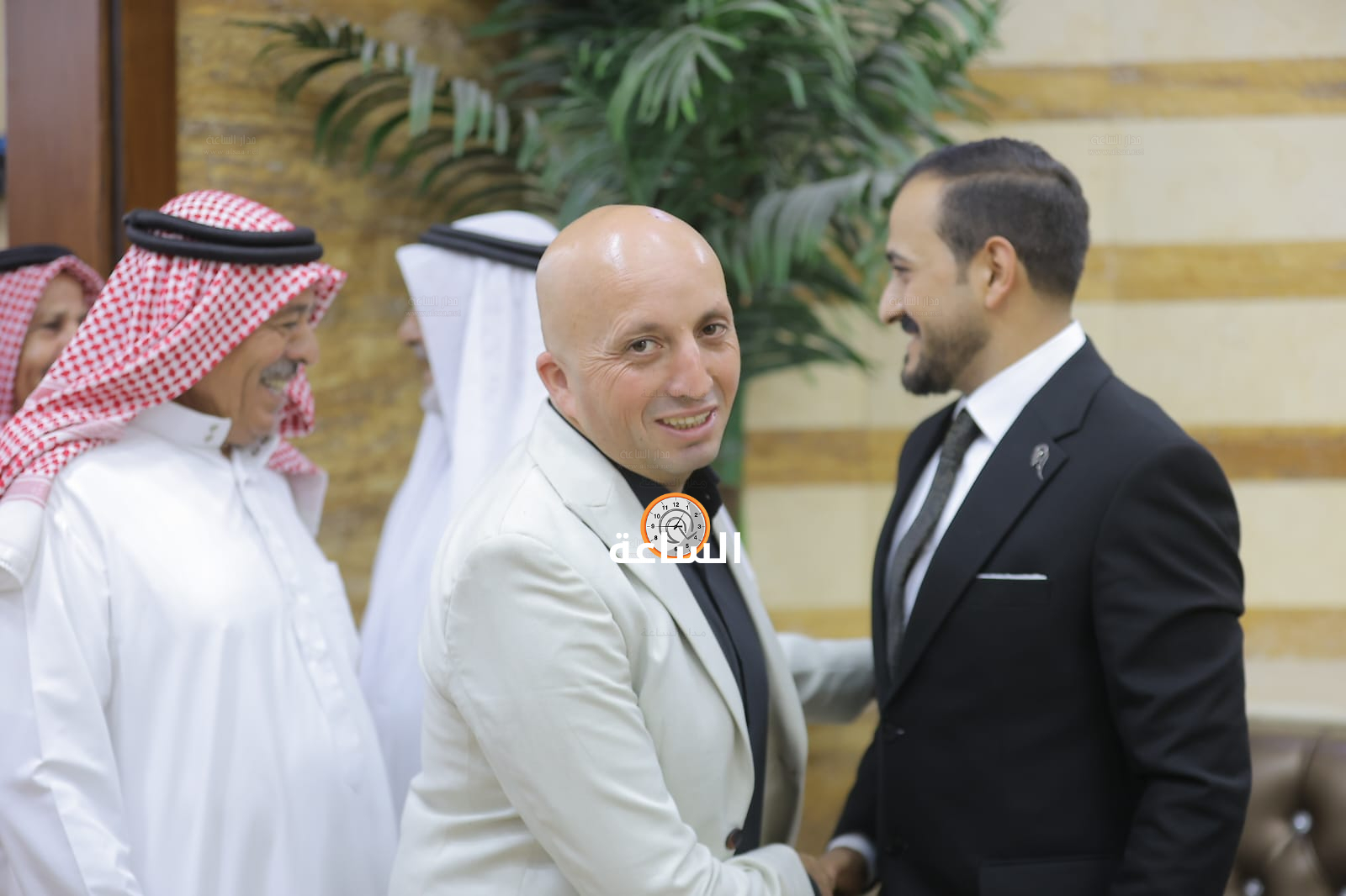 Madar Al-Saa Images 0.016414034425352386