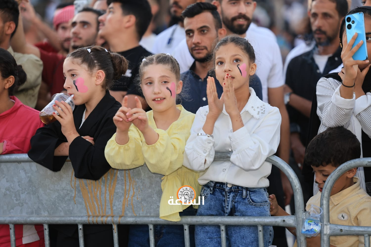 Madar Al-Saa Images 0.10450856367997519