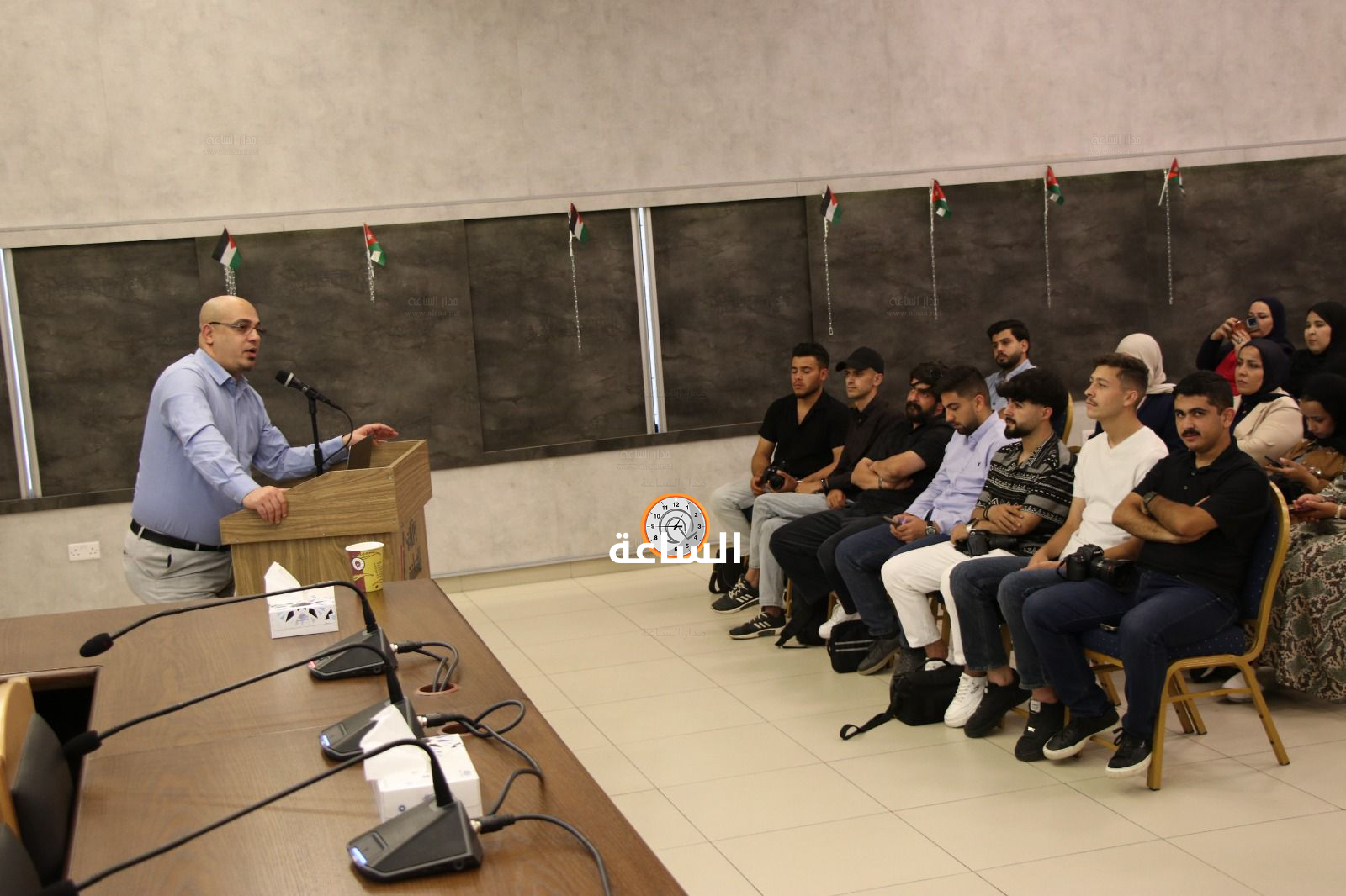 Madar Al-Saa Images 0.05906852762539616