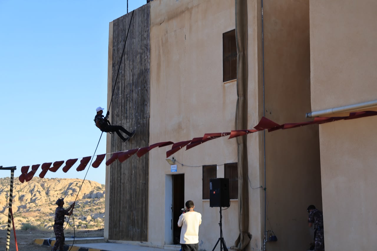 Madar Al-Saa Images 0.7310171246104058