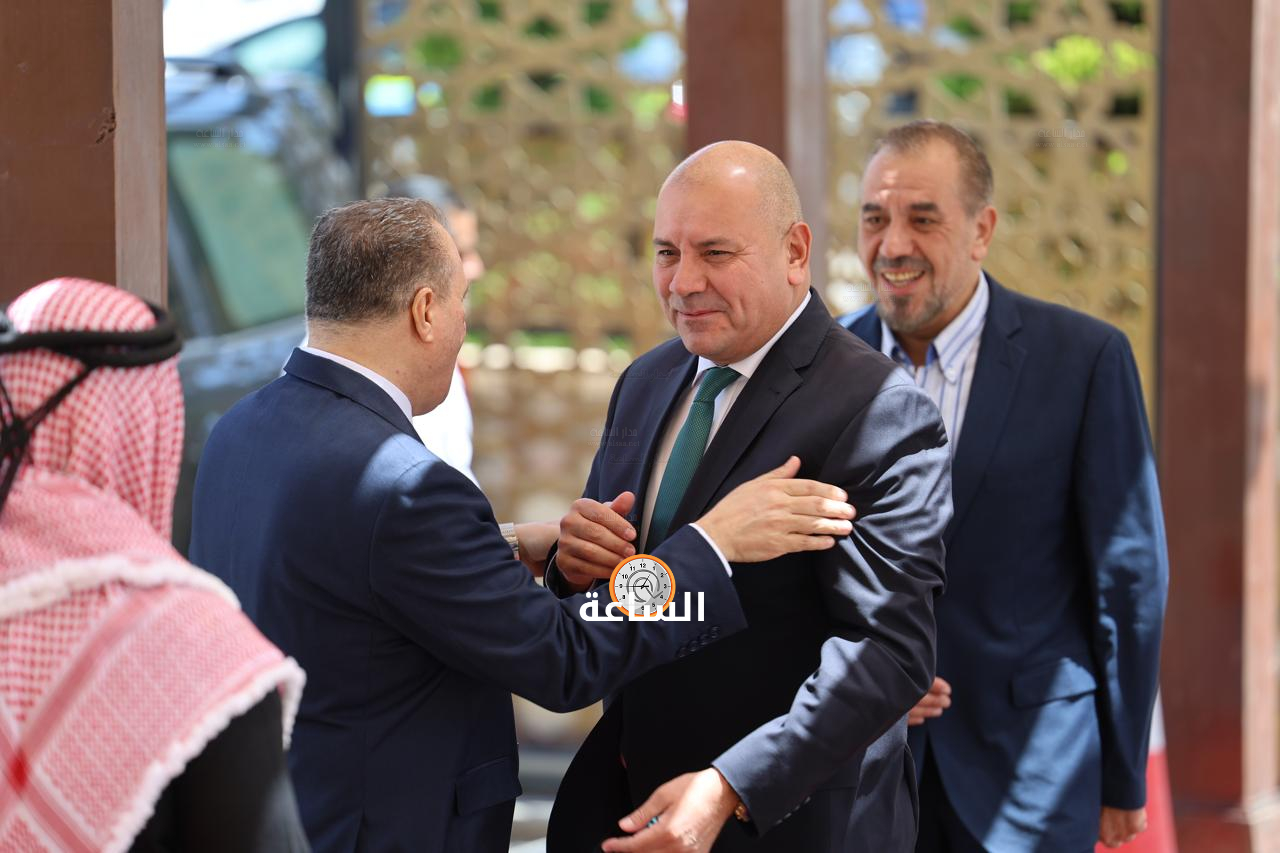 Madar Al-Saa Images 0.567779401147899