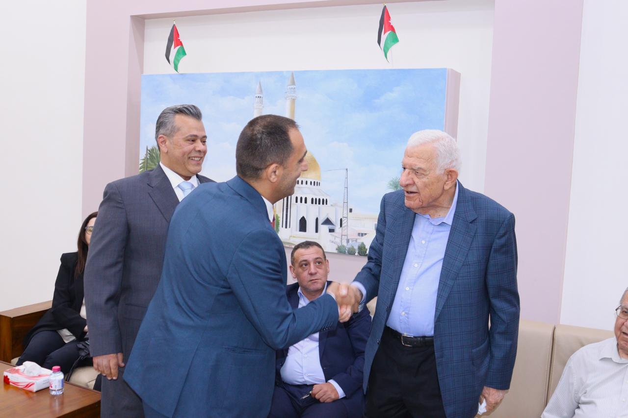 Madar Al-Saa Images 0.6793023581911823