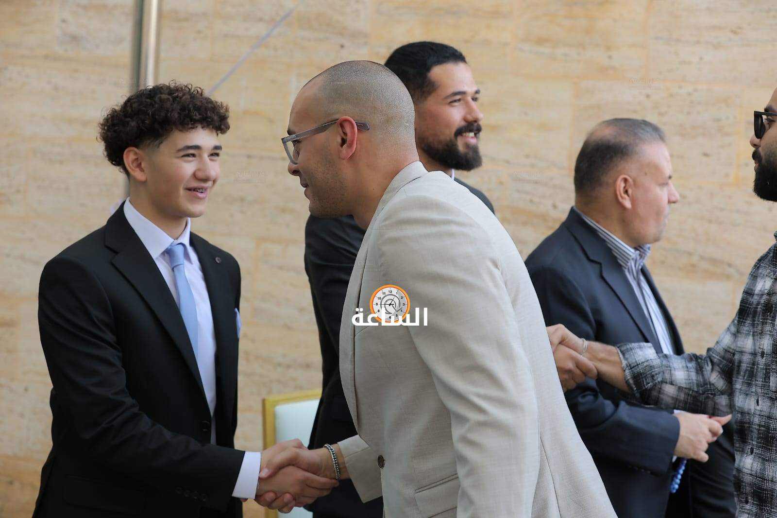 Madar Al-Saa Images 0.7364290199235