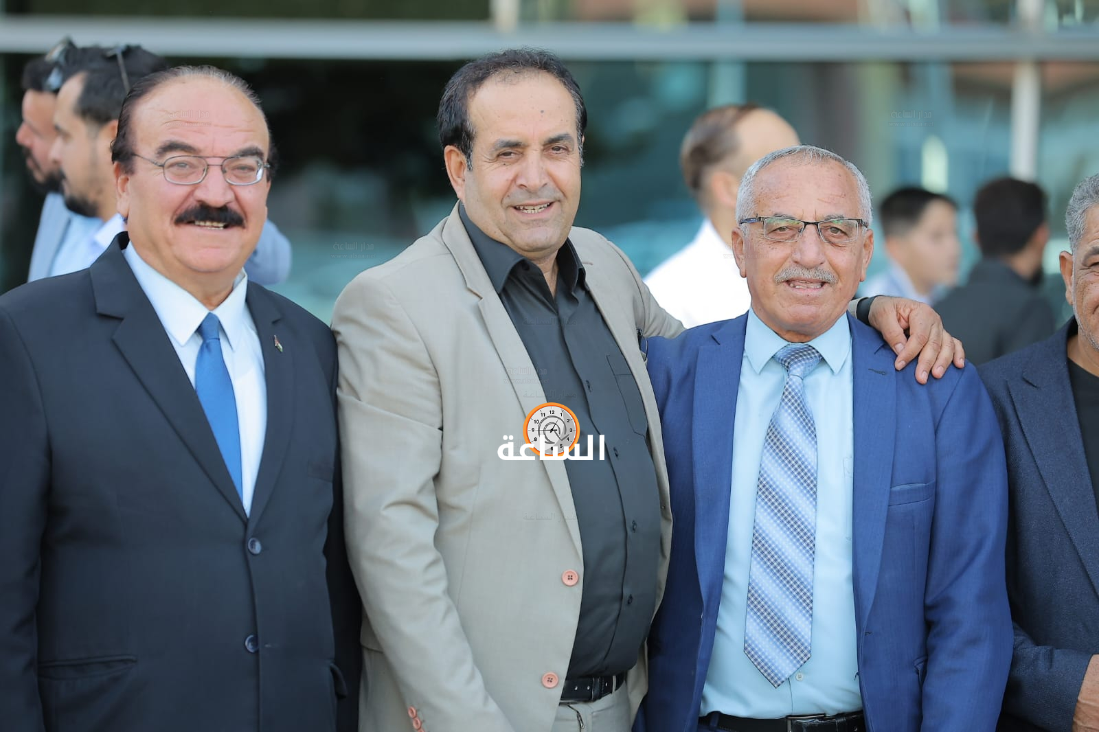 Madar Al-Saa Images 0.4206346714411763