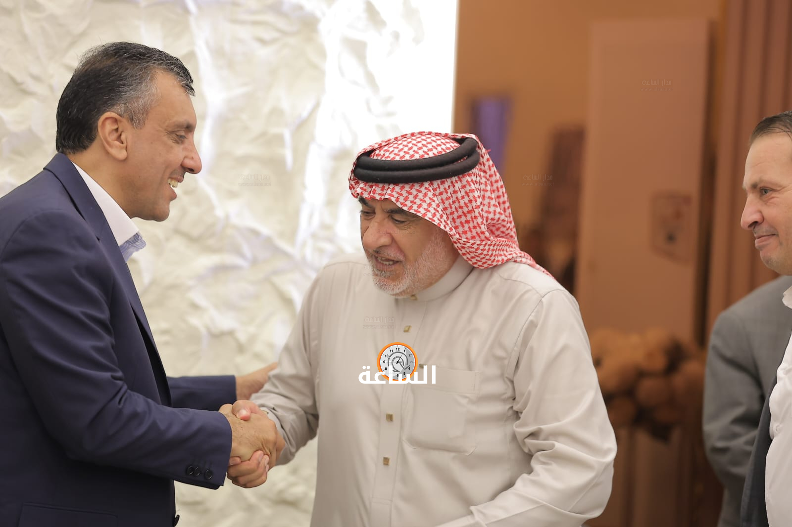 Madar Al-Saa Images 0.8401615216571744