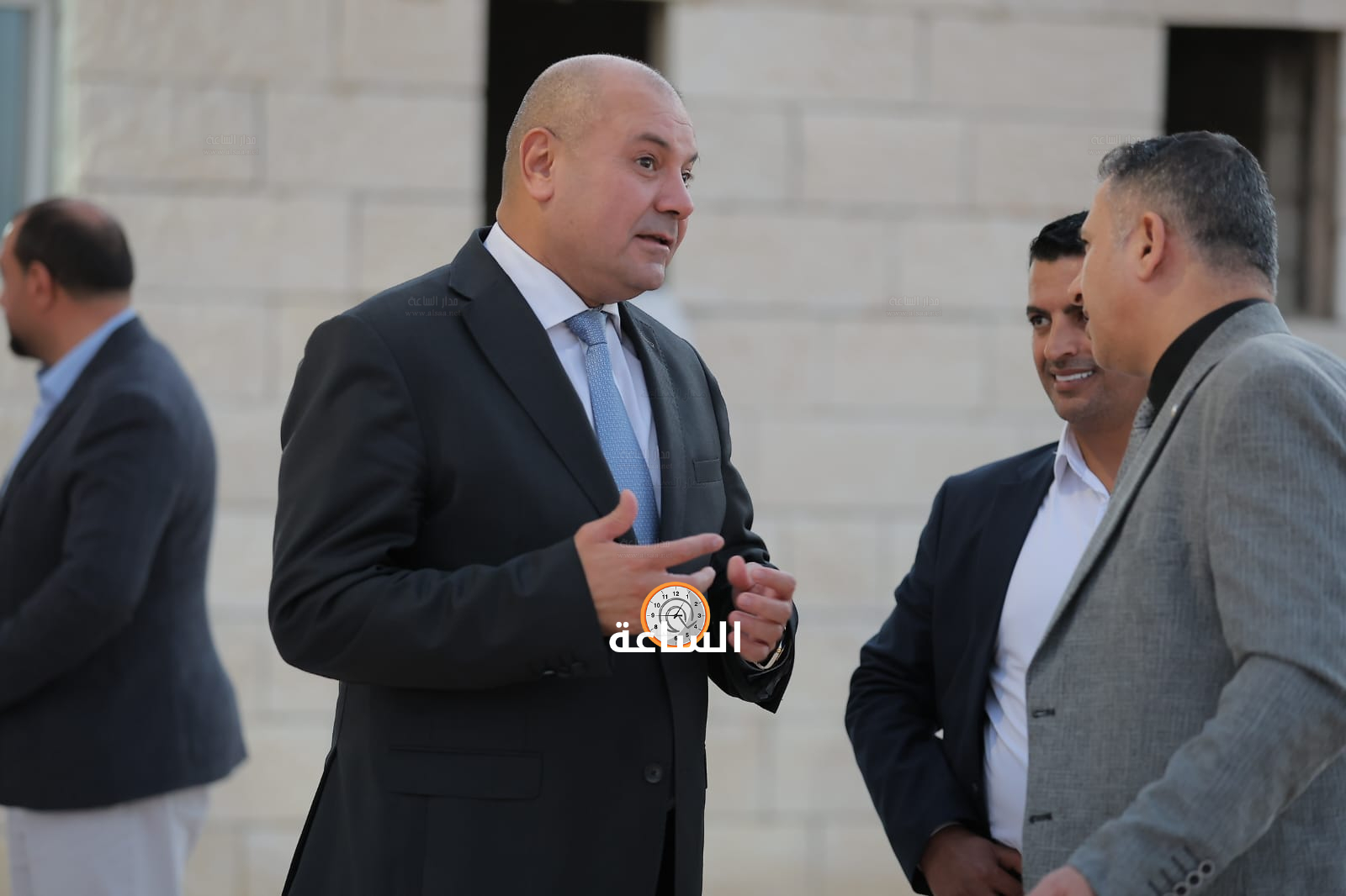 Madar Al-Saa Images 0.4083397412687877